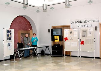 Der Geschichtsverein Nierstein e.V. beim Verfassungstag am 18. Mai 2005 im Mainzer Landtag